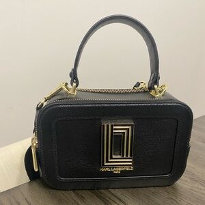 KARL LAGERFELD PARIS
Simone Small
Leather Crossbody